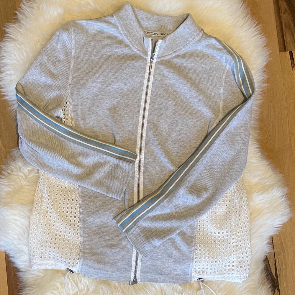 Sweater with zipper